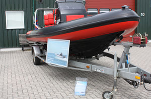 RIB varen - Ron Burema Uithuizermeeden - om naar de mooiste plekjes van de Waddenzee te varen voor asverstrooiing op het water